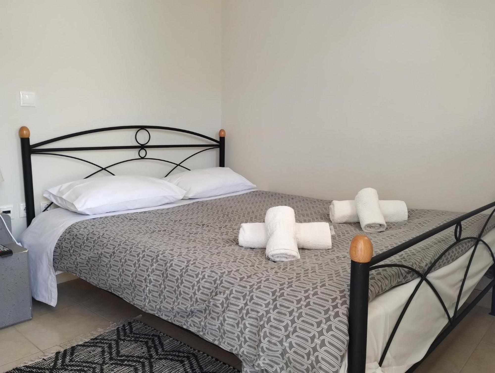 Kalamata Beach Maisonette Esterno foto